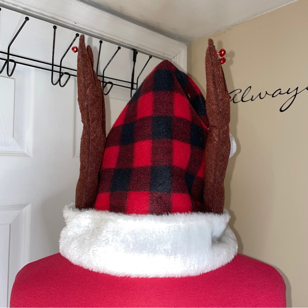 NWT Buffalo Plaid Reindeer Hat ❤️🖤
